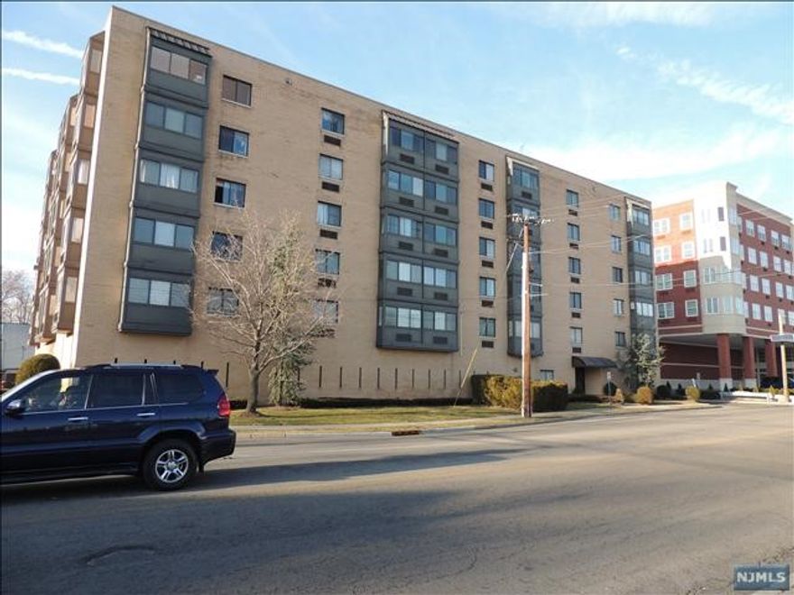 Bright top floor corner unit in modern elevator mid rise. WASHER/DRYER IN UNIT! Open kitchen with breakfast bar. Spacious LR/DR, skylight & bay window. Outdoor space #23 included. 1 block to NYC train; close to NYC & local buses.