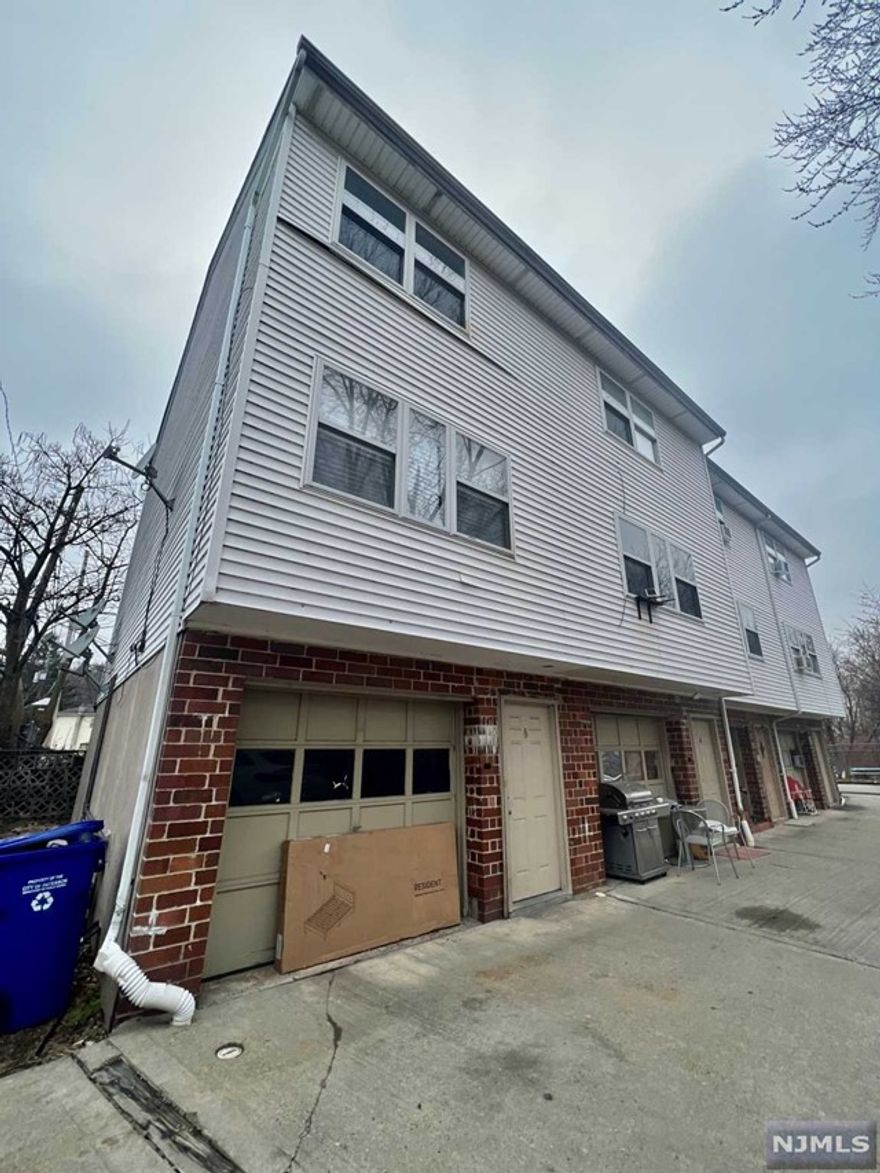 Welcome home to this private end-unit townhome featuring 1 car garage, entry foyer will bring you upstairs to an open living room, kitchen, 1/2 bathroom. Second floor offers 2 bedrooms and 1 full bathroom. Tenant responsible for all utilities (gas, electric, water, sewer). Required Rentspree report on all applicants. 1.5 month Security Deposit, 1st month and 1 month real estate fee. Owner holds a real estate license.