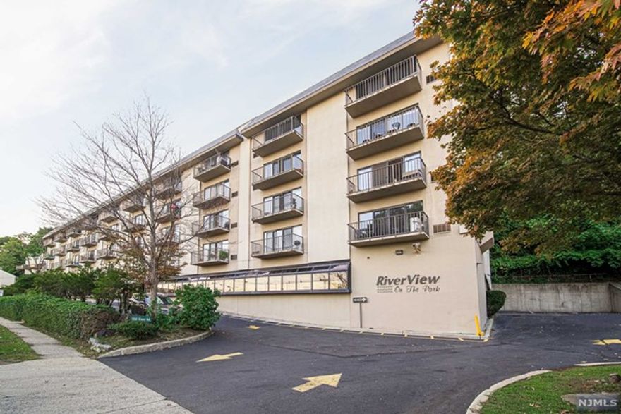 ***CAll/TEXT WAYNE AT 607-239-0541.***Welcome to The Riverview on the Park, Residence 4G.. You will love the intimate feeling of this building, as well as the pristine condition of this unit. The spacious 1,452-sf floor plan features a recently renovated kitchen and fine finishes that include wood floors, granite counters and stainless steel appliances, smooth ceilings and a high efficiency heating/cooling system. Enjoy the stunning NYC views from the living room and terrace. In-unit washer & dryer and great closet space complete this special offering. Come experience the Riverview lifestyle that offers a semi-private elevator, wonderful shopping & dining options at your doorstep and easy access to transportation. Resident covered parking for one cars. DUE AT LEASE SIGNING: 1ST MONTH RENT, 1.5-MONTH SECURITY DEPOSIT, 1-MONTH BROKER FEE. There is a $350 MOVE-IN FEE and $250 REFUNDABLE DAMAGE DEPOSIT paid to the building
