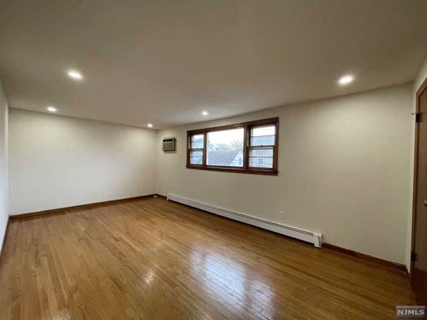 Beautiful 2 bedroom aprtment on 2nd floor of a 2 Family home. Apartment features bright living room, renovated Eat-in-Kitchen, 2 bedrooms, and renovated bath. Rent includes heat and hot water.