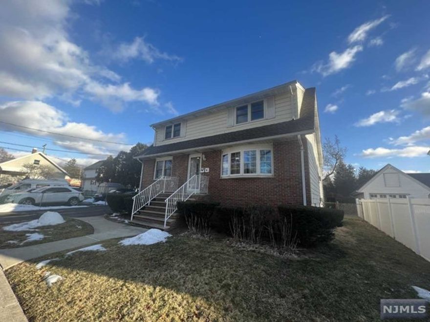 Large 2 bedroom apartment in a prime area of Saddle Brook, a few steps from Saddle River County Park and just a half block from express bus to NYC. This apartment features a large living room, eat-in-kitchen, large bathroom and two bedrooms. Central AC, pet friendly (conditional) and plenty of closet space. Credit,employment and interview required.