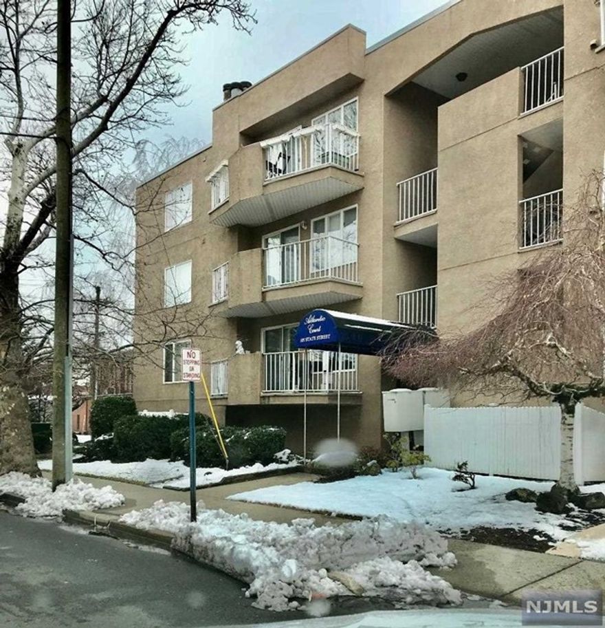 BEAUTIFUL OPEN CONCEPT STYLE, HARDWOOD FLOORS THROUGHOUT. SLIDING DOOR TO TERRACE, FIREPLACE, WASHER AND DRYER IN UNIT. WALKING DISTANT TO RESTAURANTS, SHOPPING, PARK AND NYC TRANSPORTATION. 2 PARKING SPOT IN GARAGE.