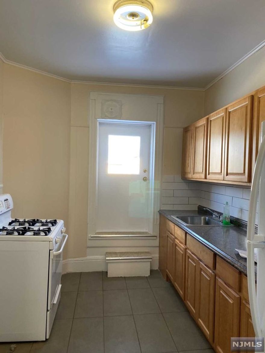 In the heart of downtown Ridgewood, this appartment offers living rm, 3 bedrooms, kitchen and full bath. Tenant is responsible for electric and gas. Credit check and interview required. Upon signing the lease, 1st months rent, 1.5 month security deposit and 1 month broker fee is required. Agent has NJ Real Estate License.