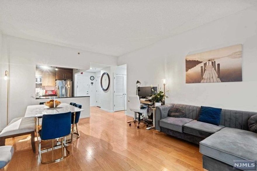 1Bdr/ 1 bath condo at City Place. Spacious and bright unit with High 10ft ceilings, in-unit laundry, walk-in closet, open kitchen floor plan, balcony- view of GWB bridge and Hudson to NYC. Doorman Building. One designated parking plus guest parking. No smoking. Pet-friendly. 1 month security deposit, 1 month brokerage fee, NTN credit required. City Place is a waterfront community with shopping and dining, easy commute to NYC via NJ bus right in front of the building or nearby ferry. Conveniently located near major stores (ACME, Mitzuwa, CVS, HomeGoods, Target, Trader Joe's, Whole Foods).