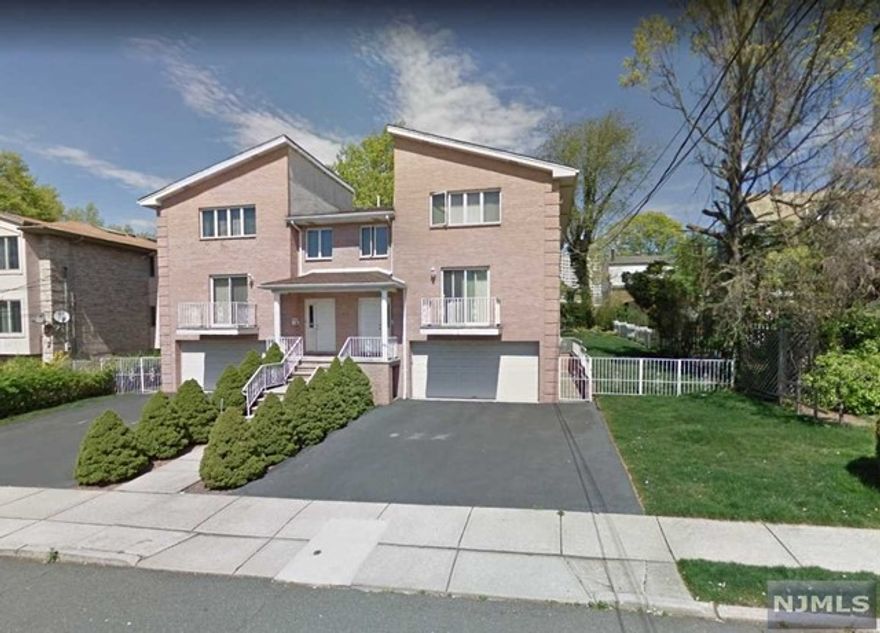 Large 4 bedroom, 3.5 bath duplex located in a quiet area of Fort Lee. Spacious eat in kitchen with deck and fireplace. Ground floor with large recreation room with full bath, laundry, 2 car garage and separate entrance. Close to schools, NYC transportation, shops, restaurants and major roads.