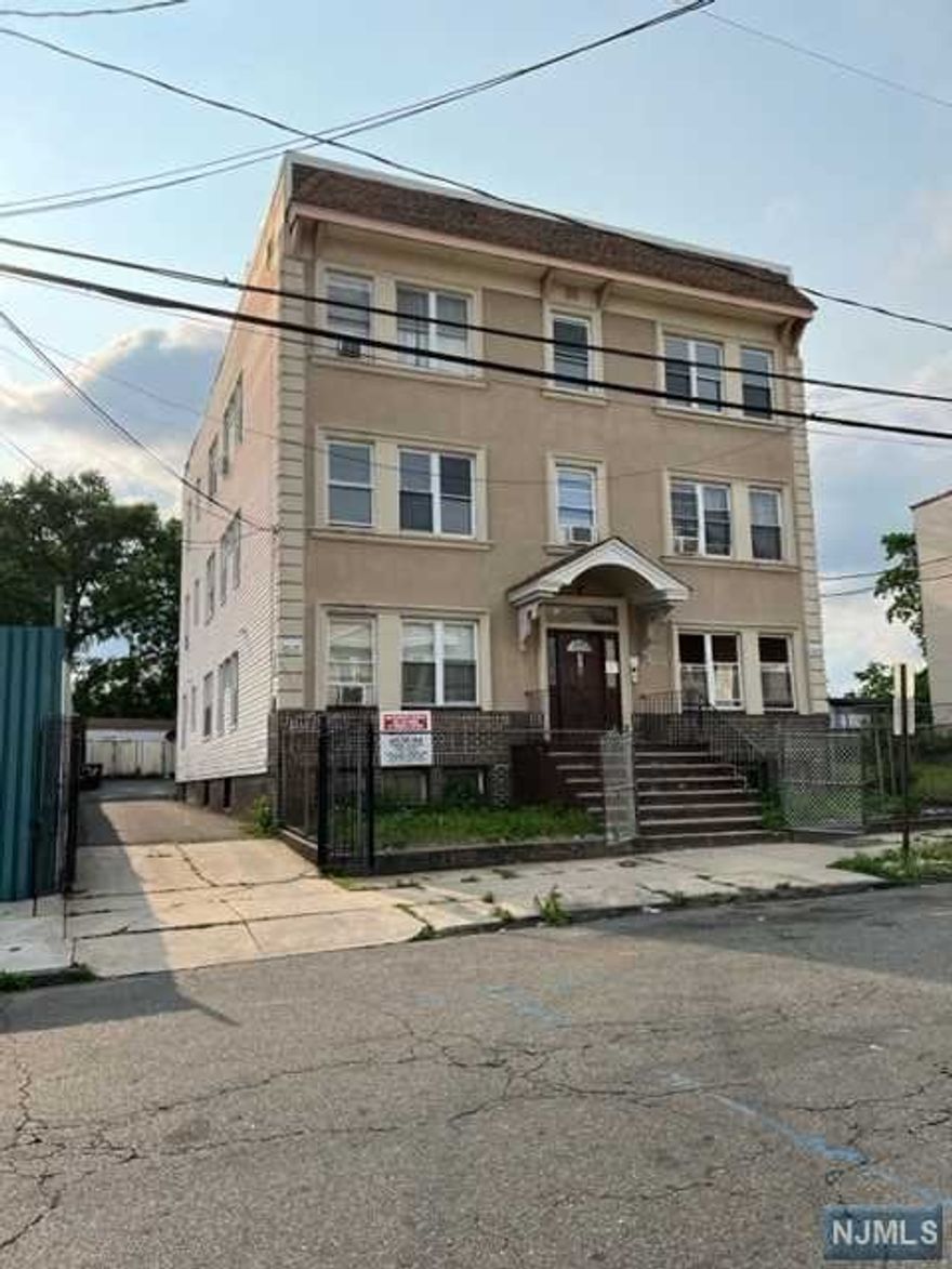 Beautiful renovated 2 bedrooms 1 full bath apartment located on quiet block. Hardwood and laminate floors throughout 2 spacious sized bedrooms with spacious closets. Includes off street parking for 1 car. Close to shopping, parks, schools, and major highways. Wonderful neighborhood!!