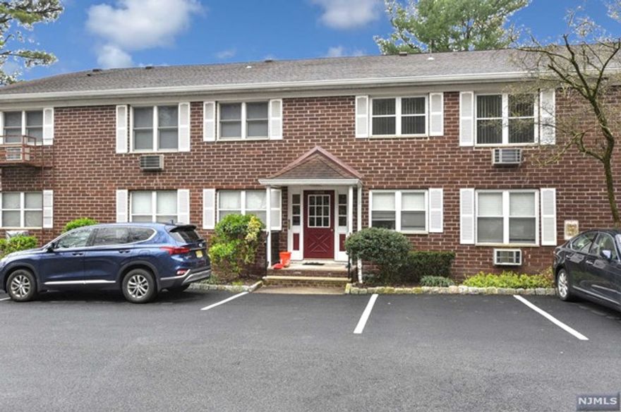 Why rent when you can own? Welcome to this beautiful 1 bedroom bright condo offering plenty of natural light and courtyard views. Winding Hills is nestled into the mountain on the Oakland border of Pompton Lakes. You will be within walking distance of the bustling town of Pompton Lakes which features excellent restaurants, bars, shopping, coffee shops, gym, local businesses and public transportation 2 Parking spots included Like the outdoors? Just Breath and Enjoy....you are also near hiking, biking, kayaking, boating and many outdoor activities. NO SHOWINGS UNTIL OPEN HOUSE 4/20/24 1-3PM
