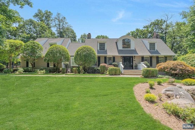 768 High Woods Drive, Franklin Lakes, New Jersey - 4 Bedrooms  
4.5 Bathrooms  
11 Rooms - 