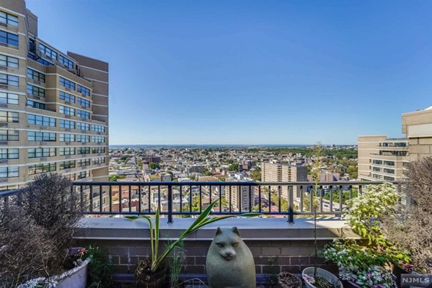 Penthouse living at its finest! Enjoy NYC and Hudson River views from this 2123 sq. ft., 3 bedroom/3.5 bathroom condo with a spacious open living and dining area offering plenty of room for entertaining. Exceptionally renovated kitchen, private balcony and in-unit washer/dryer round out the features of this fabulous unit. The Galaxy is a luxury hi-rise 24 hour doorman building, with indoor & outdoor swimming pool, gym, spa, lighted tennis courts, indoor parking, shops on site and conveniently located on Blvd East with an easy commute to NYC. Don't miss out!