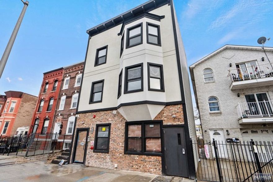 Bergen Lafayette Great Investment Opportunity! Fully GUT RENOVATED 6 Family FULLY VACANT, You Set The Rents. Beautiful Construction, High Ceilings, Hardwood Floors Throughout. Featuring Designer Kitchens And Modern Baths. Utilities Are Separate. Cctv Security Cameras. Great Location 2 Blocks To The LIGHT RAIL And Minutes To Berry Lane Park.