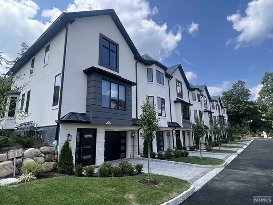 Experience the pinnacle of living in this luxurious 3-bedroom unit, conveniently located near the train station and downtown. With 3.5 lavish bathrooms, an open floor plan, and impeccable attention to detail throughout, this high-end unit offers a seamless blend of elegance and sophistication. From the sleek gourmet kitchen to the gorgeous family room with fireplace, every aspect of this residence exudes refinement. Welcome home to a world of luxury and convenience that exceeds expectations. Agent'f fee pay by landlord!