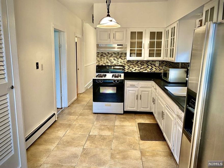 2 bedroom Apartment with beautiful cedar walk in closet, open concept living room/dining room area, and shared access to a spacious back yard with a nice fire pit - perfect for outdoor relaxation. Both bedrooms are 10x11 and fit a full size bed comfortably. Rent of $2200 includes utilities up to $150 and wifi. Tenant pays the difference of any utility bill over $150 for their unit. Shared access to the backyard. Plenty of street parking. Laundromat nearby.