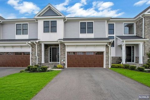 33 Saint Andrews Circle, River Vale, NJ 07675 - MLS#: 24032196