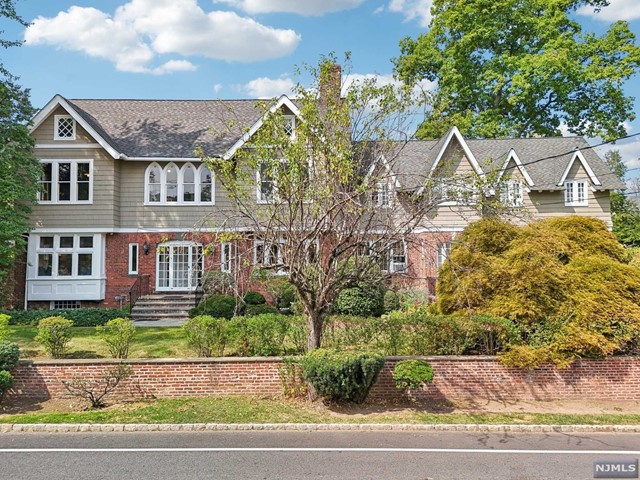 Property for Sale at 601 Ridgewood Road, Maplewood, New Jersey - Bedrooms: 9 
Bathrooms: 7 
Rooms: 20  - $1,900,000