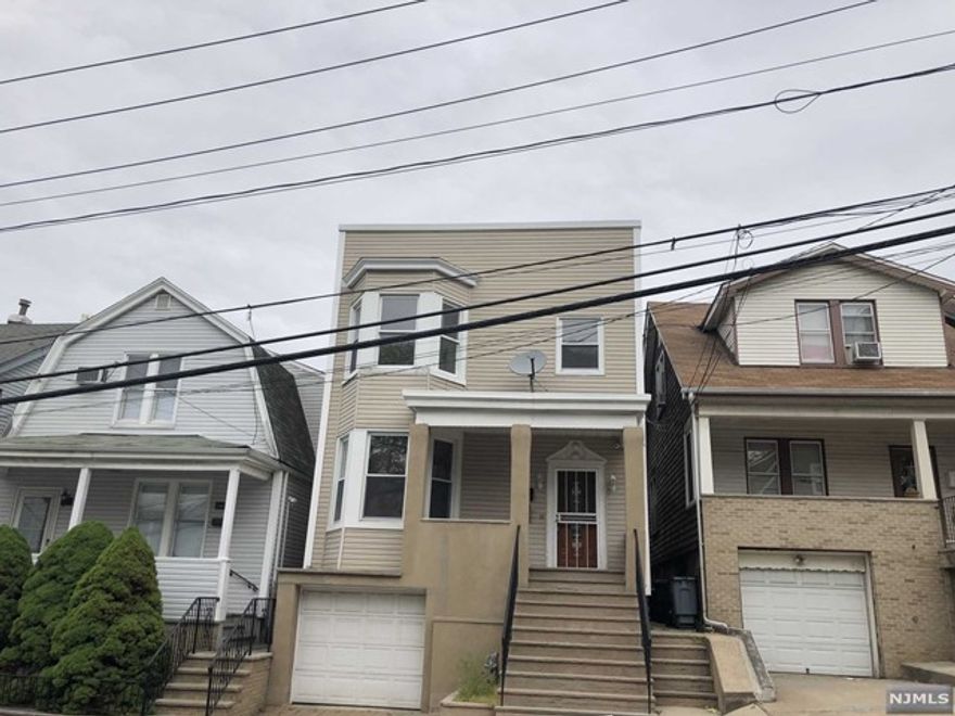 Spacious and bright 2 bedroom, 2nd floor apartment for rent in owner occupied home. Large rooms plus bonus room for office or den. Convenient location just half a block from Kennedy Blvd! No pets, no smoking. NO ACCESS GRANTED GO WITHOUT APPOINTMENT!!