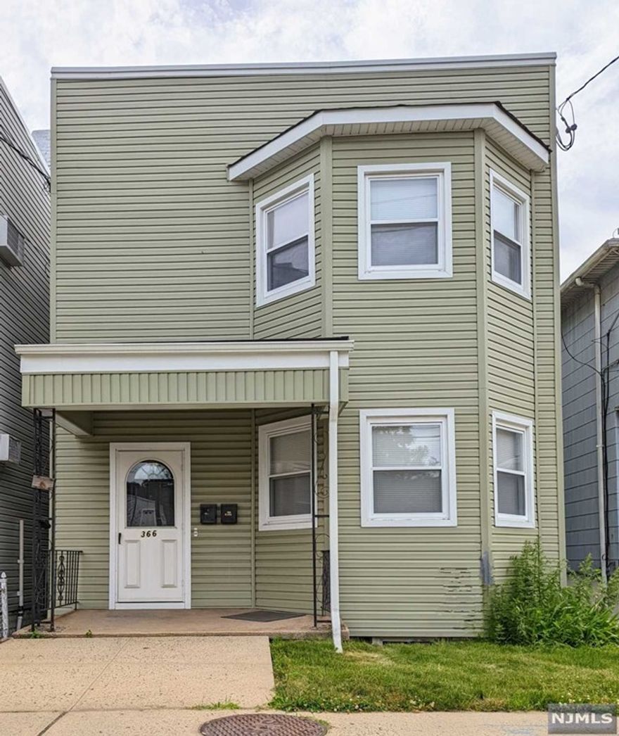 2nd floor unit with fresh paint, new windows and new floors. 2 cozy bedrooms, office, living room, eat-in kitchen, and 1 bathroom. Tenant has shared backyard use. Close to schools, parks, public transportation and more. 1 small pet will be considered. No parking, no laundry.