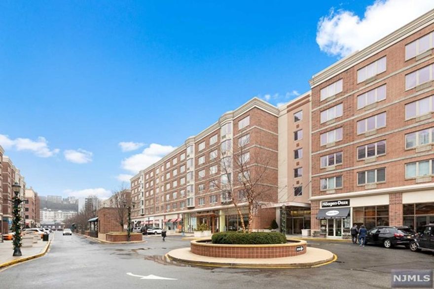 Call now for your tour!(Sarah Chung 646.306.2767) Completely renovated in the highly desirable Hudson River waterfront at The Peninsula City Place, this spacious 2BR/2BA, 1351 sqft home offers ultimate convenience and modern style. Situated above an upscale outdoor promenade and mall, you have access to restaurants, shops, and entertainment. Full of sunlight, the modern kitchen has trendy quartz countertops, white cabinetry, and stainless steel appliances. All smart switches have dimmers, LED ceiling lights and there's in-unit laundry. Water and two parking spaces are included in the rent. The amenities include a 24/7 concierge, fitness center, community room, and children's playroom. Due at signing: first month's rent, one-month broker fee, and a 1.5-month security deposit.