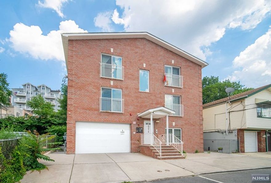 Modern 3 bedroom , 2 bathroom apartment with washer/dryer hookups and 2 garage parking spaces included. Featuring stainless steel appliances, central heat and AC and incredible views of the Meadowlands from the custom made over-sized windows in the living room.Additionally tenants get shared use of the backyard space.Contact us today for a private showing.