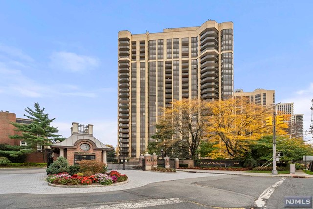 Rental Property at 900 Palisade Ave, Fort Lee, New Jersey - Bedrooms: 2 
Bathrooms: 3 
Rooms: 8  - $6,950 MO.