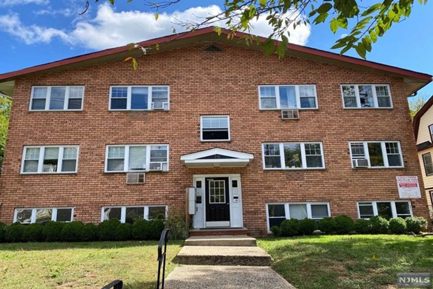 DESIRABLE DOWNTOWN 1 BEDROOM with ASSIGNED PARKING SPACE included. Great closet space. Laundry room on premises. Large Bedroom. Eat-in kitchen. Newer double pane insulated windows. Updated bathroom. Tenant controls their own heat (modest cost - energy efficient). 3 room ceiling fans. Convenient to bus and train (Bay or Walnut Street Station), shopping, theaters and restaurants.