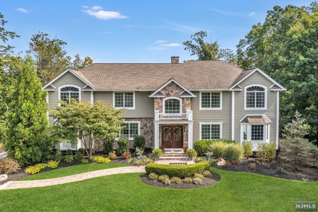 Property for Sale at 107 Tam O Shanter Drive, Mahwah, New Jersey - Bedrooms: 5 
Bathrooms: 5 
Rooms: 15  - $1,695,000