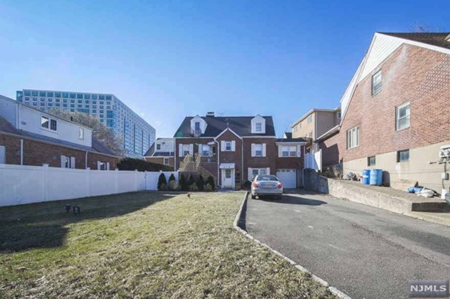 Easy to commute to NYC BUSSTOP 2min, convenient area , 2bedroom with living room . Updated kitchen and Bath .1Parking space. Washer/Dryer on site.