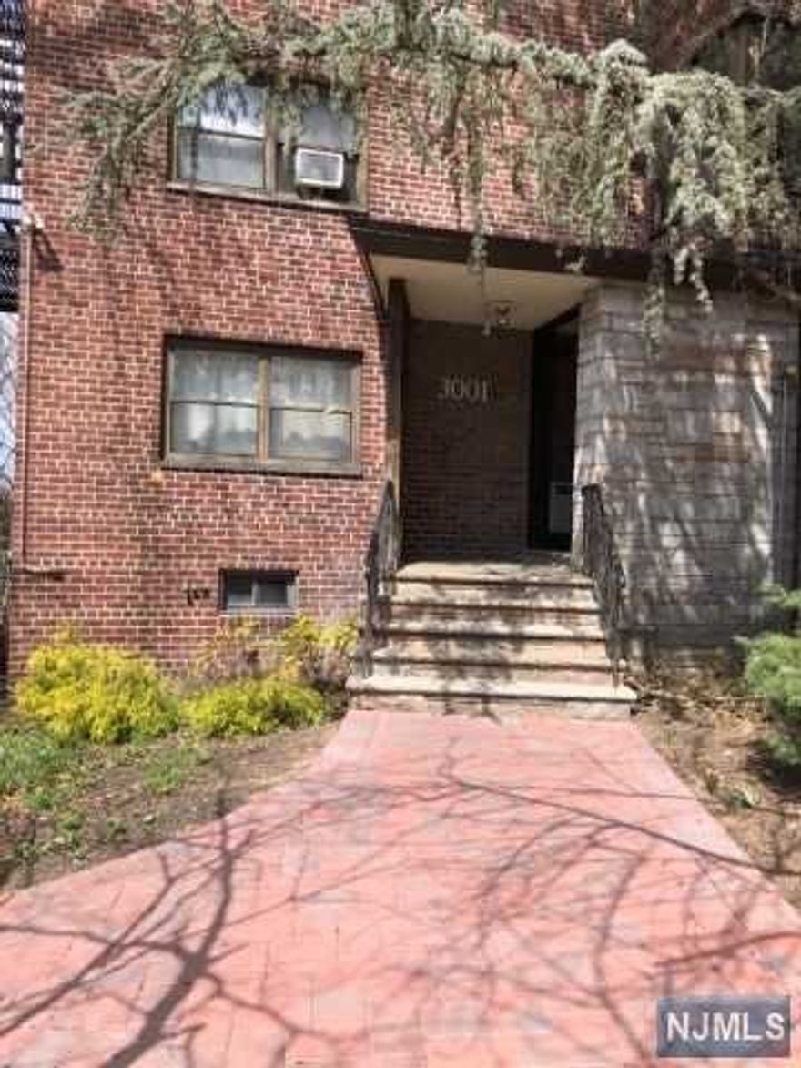 Upgraded studio unit on first floor. Very sunny unit with hardwood floors. Giant step to shopping and transportation. All offers must have copies fo recent tax return and credit report No pets permitted. Cable is available at a nominal charge and Parking permit is $300 per year. Application fee is $300, $500 (refundable move-in fee) one month to Broker.