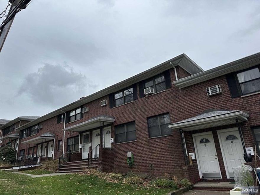 Welcome to your sanctuary in the city - a fully renovated 2-bedroom, 1-bathroom garden apartment, ensconced in a charming, serene complex. Revel in the modern conveniences of a brand-new kitchen and bathroom, thoughtfully designed to seamlessly blend luxury and function. Commuting to NYC is effortless, with major transit hubs nearby. Embrace the local charm with an array of trendy shops and gourmet restaurants. Amidst the buzz of the city, this apartment offers an idyllic retreat, where comfort meets convenience. Discover the art of living well, in a home that's as unique as you are.