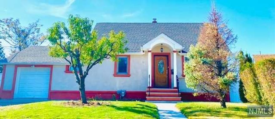 This beautiful cul-de-sac 3 bed,2 bath home features a Living room, kitchen, huge family room, 2 bedrooms with walk in closets, office space and laundry room!. Main bedroom located on the first floor. Additional features include one car garage and 2 parking spaces on the driveway. Enjoy use of private beautiful back yard! Location is minutes away from shopping centers, schools parks and public transportation! NO SMOKING AND NO PETS. CALL TODAY, THIS WONT LAST! ALL APPLICATIONS REQUIRE CREDIT CHECK AND EMPLOYMENT VERIFICATION.