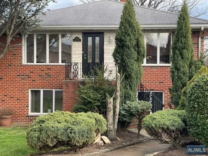 First time Rental. Brick home, Newly Updated, Freshly Painted. Located in the southern part of Fort Lee - N/E corner of Keswick Place & Deerwood Rd. with one block proximity to Inwood Terrace Park and only 20 min to mid-town Manhattan. # bed 2 Bath Apartment in Professionally landscaped 2 family home has fantastic natural light beaming in from the large Anderson windows and hard wood floors throughout. The apartment offers 3 Bedrooms, 2 Baths, great size living & dining rooms, ample room for an office, use of washer and Dryer. Driveway parking. The back yard has a nice size patio for your summer entertaining or just relaxing under the large Oak shaded tree. Amazing sunset views! 5 minutes to George Washington Bridge.