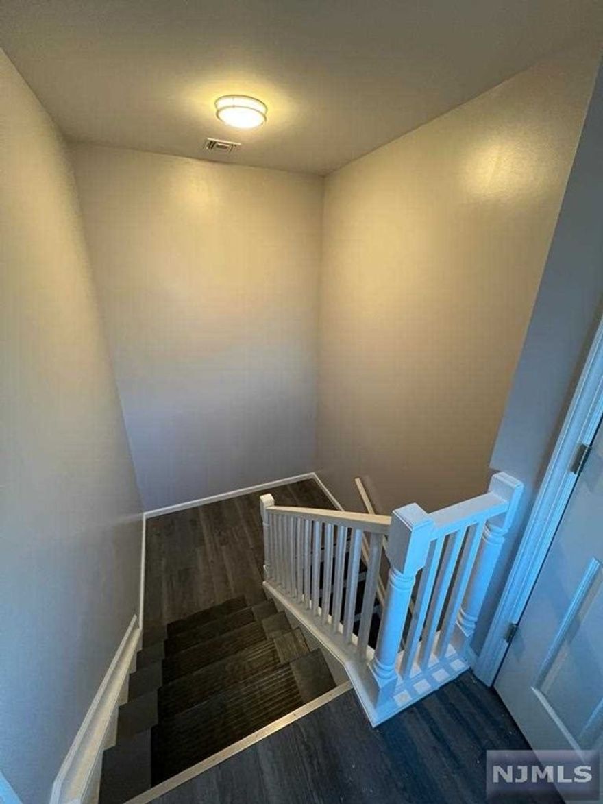 Newly built 3 bedrooms apartment. Large living room and dining room. Master bedroom with 2 walking closets. Central air conditioner. Laundry room in unit. Minutes away from downtown shopping area, Passaic County Community College, the Paterson falls, and tons of restaurants. Be the first to live in this unit. Natural sunlight throughout. Beautiful interior design come see for yourself. This is a NEW apartment.