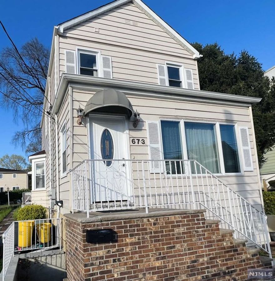 Welcome to this lovely apartment in Fairview, NJ, conveniently close to public transport. This unit features four bedrooms, two and a half bathrooms, and a modern kitchen with a sliding glass door to the backyard. It comes equipped with appliances like a refrigerator, microwave, dishwasher, and washer/dryer. Situated just half a block from Broad Ave and major transit routes, and surrounded by restaurants and shops, this apartment offers both comfort and convenience.