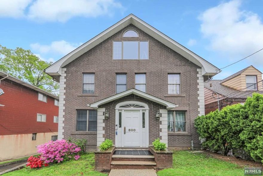 Renovated 1 bedroom rental close to everything. Enjoy summer time in your private deck! New flooring, freshly painted, and stainless steel appliances and kitchen cabinets just installed. Comes with 2 parking spots, Laundry onsite, and storage. Close to shopping, transportation, and minutes to/from NYC.