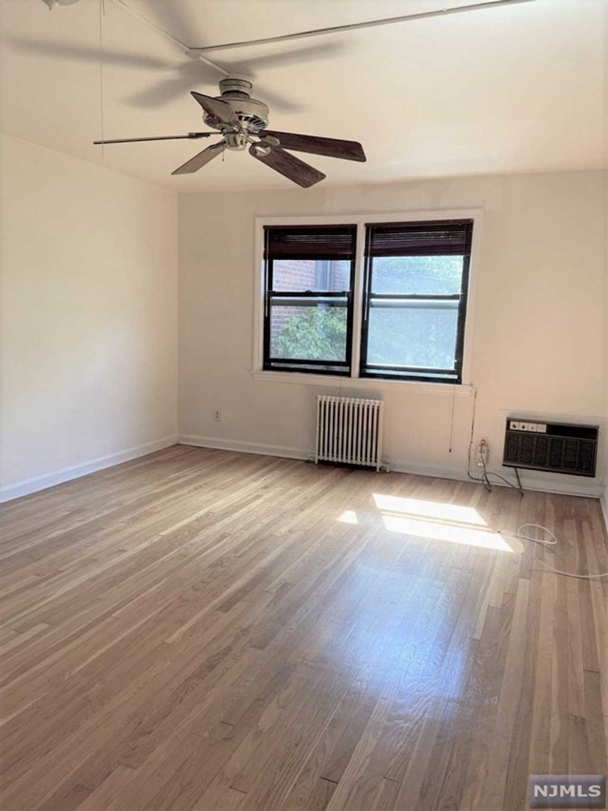 Nice and cozy studio unit located conveniently on Main Street. Close to NYC transportation, shops, restaurants and all major roads. Street parking only. No pets. Coin-op laundry located in building basement.