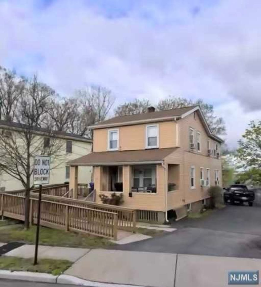 Beautiful 2nd floor apartment in an owner occupied two family home. Close to major highways, shopping and transportation. Owner will provide two parking spaces. Make your appointment for a private showing today!