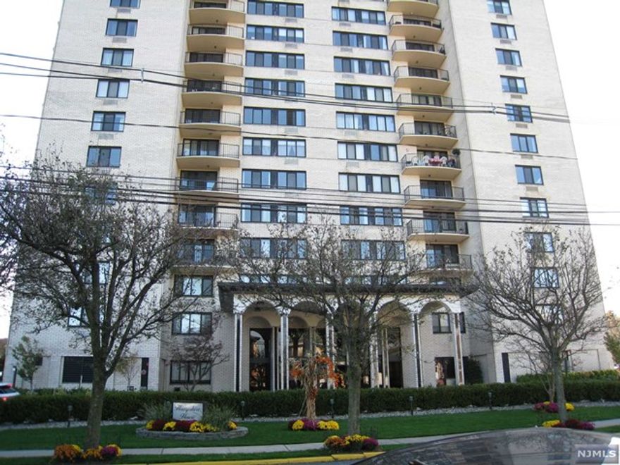 GWB VIEW,TERRACE,ALL UTILITIES & 1 INDOOR PARKING & BASIC CABLE/INTERNET INCLUDED,24HR DOORMAN,EX RM,POOL,WALK TO SHOPS & NY TRANS & SCHOOLS,NICE LOCATION!