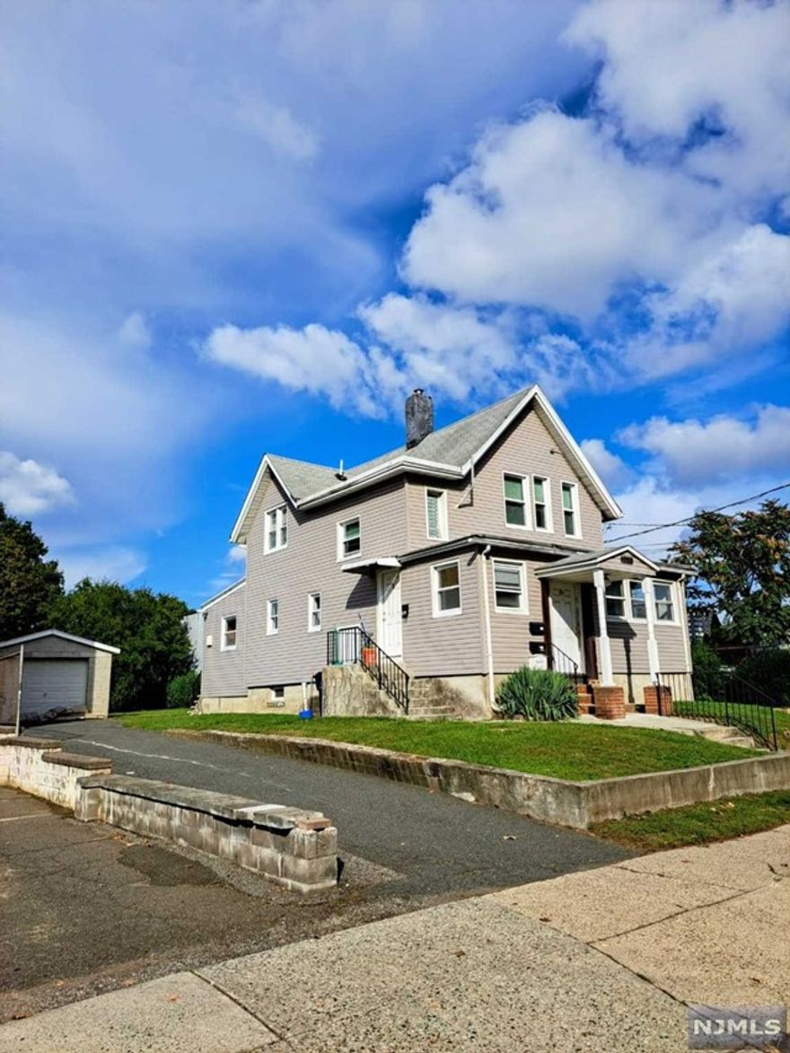 Wonderful opportunity to rent large one bedroom unit. Nothing to do but move in. Close to everything. Street parking only if have car. Use of backyard ok.