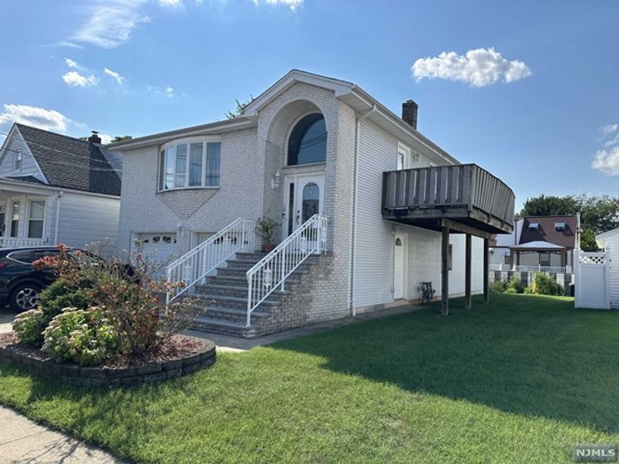 SPACIOUS, COZY AND BRIGHT 2 BEDROOM ONE FULL BATH APARTMENT. VERY LARGE EAT IN KITCHEN AND BIG LIVING ROOM WITH PLENTY OF STORAGES. ALL THE ROOMS VERY SPACIOUS, THE BEDRROOMS WILL HAVE NEW HARDWOOD FLOORS, FRESHLY PAINTED AND PROFESSIONAL CLEANED. PROOF OF INCOME, FULL CREDIT REPORT AND RENTAL APPLICATION IS REQUIRED. NO PETS OF ANY KIND. CLOSE TO PUBLIC TRANSPORTATION, PARKS, SHOPPING AND MORE.