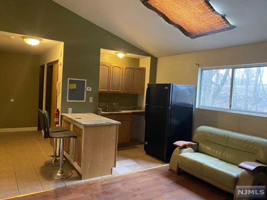 Spacious studio apartment on 2nd floor. Tenant responsible for electric and gas (heat). Landlord pays for water and one unassigned parking space is included. Easy commute to NYC, shops and major highways. Please note there is no oven as per town code. Only hotplate or microwave are acceptable. Credit check required.