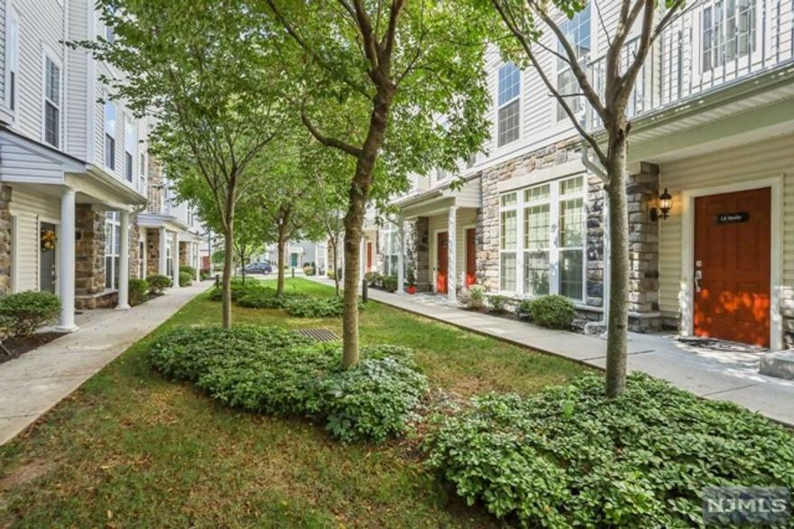 Lovely Signature Place home with two bedrooms, three full bathrooms and one car garage. Nice big windows in the living room overlook a picturesque front walkway and provide lots of natural light.Tall kitchen cabinets compliment the high ceilings. Head upstairs where you'll find a laundry closet, two good sized bedrooms, guest bathroom and main suite bathroom, with a walk-in closet. This community is complete with a Pool, and a club house. Conveniently located for easy commuting.