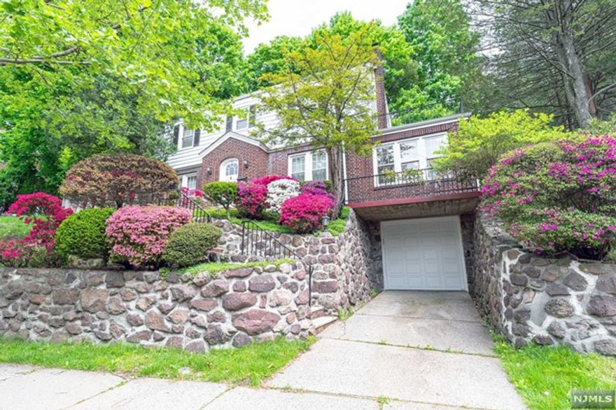 WELCOME TO WELL MAINTAINED GORGEOUS 5 BR/3.5 BTH CENTER HALL COLONIAL ON THE EASE HILL OF LEONIA. FEATURING 3 FLOORS OF LIVING SPACE. FIRST FLOOR FEATURES ENTRY FOYER, LIVING ROOM W/FPL, FORMAL DINING ROOM, MODERN EAT IN KITCHEN, SUN ROOM/OFFICE AND POWDER ROOM. SECOND FLOOR HOSTS MASTER BEDROOM WITH MASTER BATH, 3 BEDROOMS, TERRACE AND FULL BATH, THIRD FLOOR FEATURES BEDROOM, FULL BATH AND LARGE STORAGE ROOM. GROUND LEVEL OFFERS FAMILY/EXERCISE ROOM, LAUNDRY ROOM, HALF BATH AND 1 CAR ATTACHED GARAGE. LANDSCAPING IS INCLUDED IN THE RENT. TENANT IS RESPONSIBLE FOR ALL UTILITIES AND SNOW REMOVAL.