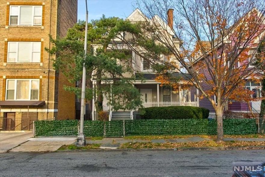 Located on the quiet block of Carlton St, this gem has many amazing features. Jetted bathroom tub, multi-functional shower head with body spray. Beautiful kitchen with spacious white sparkly quartz countertop , cherry oak cabinets, and STAINLESS STEEL APPLIANCES! Tankless water heater installed, ceiling fans throughout the apartments. Come check out 20 Carlton St in East Orange, you wouldn't want to miss it!