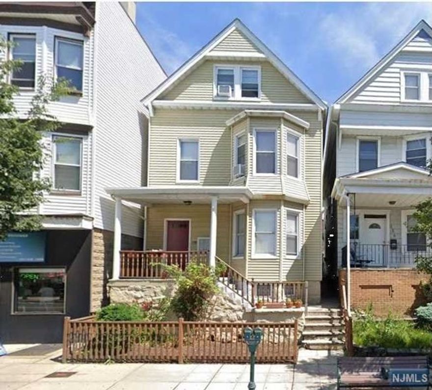 2nd Floor Apartment with 2 Bedrooms, Kitchen, Living Room and a Full Bath. Apartment is freshly painted, with carpets. No Pets. Tenant pays 1 month fee. Short walk to stores, restaurants, schools, parks and transportation.