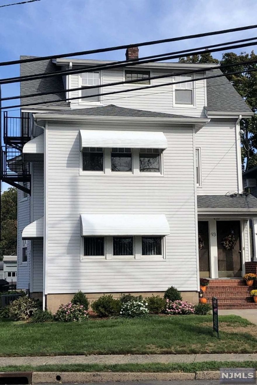 Spacious apartment with New York transportation at the corner. Use of washer/dryer in basement. No smoking is permitted. No pets are permitted. NTN application required. Owner occupied.