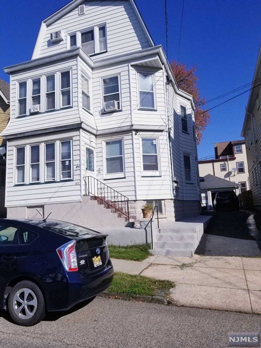 AFFORDABLE THIRD FLOOR ONE BEDROOM APARTMENT IN THE ARLINGTON SECTION OF KEARNY.NEAR ALL.TENANT PAYS ALL UTILITIES. COIN UP LAUNDRY AND STORAGE ROOM AVAILABLE IN BASEMENT.CREDIT,INCOME CHECK AND INTERVIEW REQUIRED.TENANT PAYS BROKER FEE.