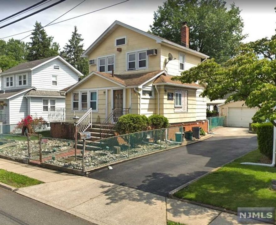 One bedroom, shared bath. Great opportunity to live in a great neighborhood. The rent includes all utilities (gas, heat, and electricity). Credit check. No smoking property and NO PETS.