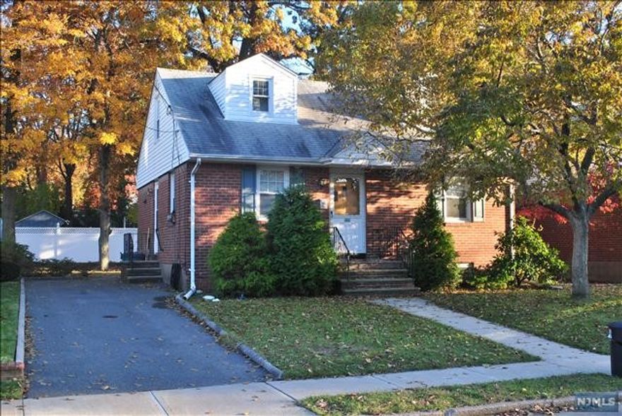 UPDATED CAPE COD IN A GREAT LOCATION! RENOVATED KITCHEN WITH GRANITE COUNTERS, NEW CABINETS, STAINLESS STEEL APPLIANCES, TILE BACK SPLASH, TILE FLOORING, RENOVATED BATHROOM, CENTRAL A/C, HARDWOOD FLOORS, FULL FINISHED BASEMENT W/ CERAMIC TILE FLOOR, LAUNDRY RM, USE OF YARD,2 CAR DRIVEWAY, CLOSE TO MAJOR HIGHWAYS, NYC TRANSPORTATION, PARKS, SHOPPING... A MUST SEE!!!