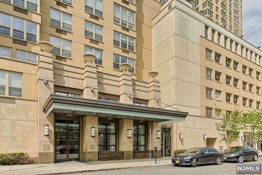 Luxury Southern Exposure 1 bedroom 1 bath condo rental. Come home to sweeping views from World Trade Center to the Statue of Liberty. The condo features stainless steel appliances, in unit laundry, granite countertop and a walk in closet in the master bedroom. Access to the amenities is included in the rent and so is your hot water and sewer and heat. 4 Blocks to Exchange Place Path and Grove Street and 2 blocks to NY Water Way Ferry. The amenities include heated outdoor pool(seasonal) indoor aqua grotto spa- jacuzzi, steam room and sauna, Gym with classes different days of the week and much more. Schedule a private showing today.