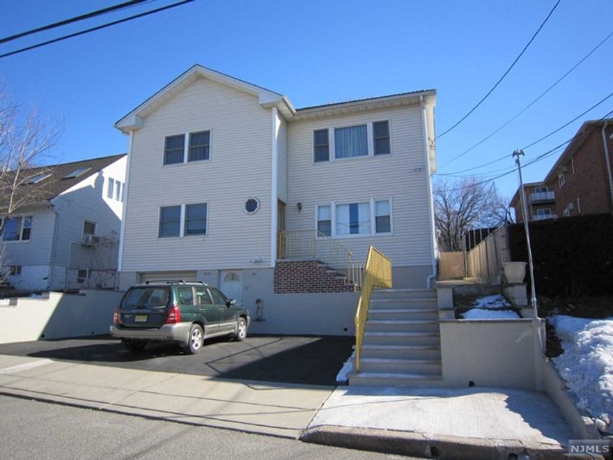 WELL MAINTAINED TWO BEDROOMS AND ONE & HALF BATHROOM LOCATES IN A VERY CONVENIENT NEIGHBORHOOD. ALL HARDWOOD FLOOR, NEWER BATHROOM AND KITCHEN WITH GRANITE COUNTERTOP. TENANT IS RESPONSIBLE FOR ALL UTILITIES EXCEPT WATER. ONE PARKING SPACE IS INCLUDED. LOOKING FOR QUIET, CLEAN, RESPONSIBLE, NO SMOKING AND NO PET TENANT.