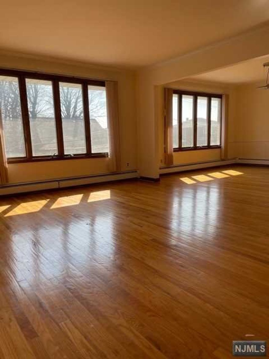 Sprawling 3 bedroom, 2 bath top floor unit drenched in sunlight. Large windows, hardwood floors throughout. Enormous updated eat-in-kitchen, large formal dining room, large living room and 3 roomy bedrooms. Unit includes one garage space and one driveway space. Comes with your own designated washer and dryer on lower level. Central air-conditioning! Nicely maintained, great block near transportation, shopping, schools and parks. Will be freshly painted!